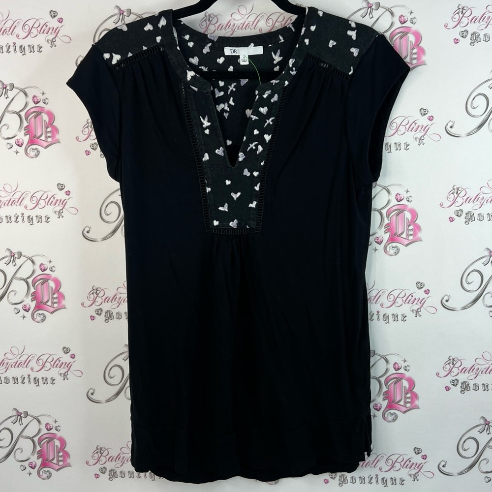 DR2 tshirt hearts crochet detail heart birds Black Blouse with White Pattern